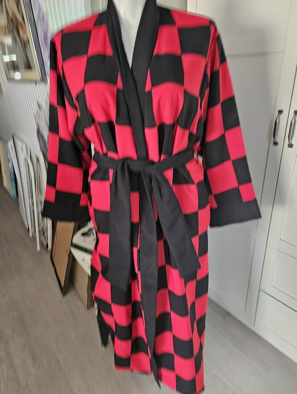 NATORI Saks Fifth Avenue Kimono Robe M Red Black Checkered Wrap Belted Pristine